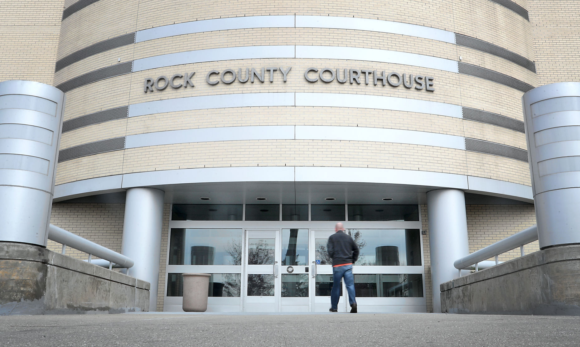 Rock County poised to extend medical examiner agreement
